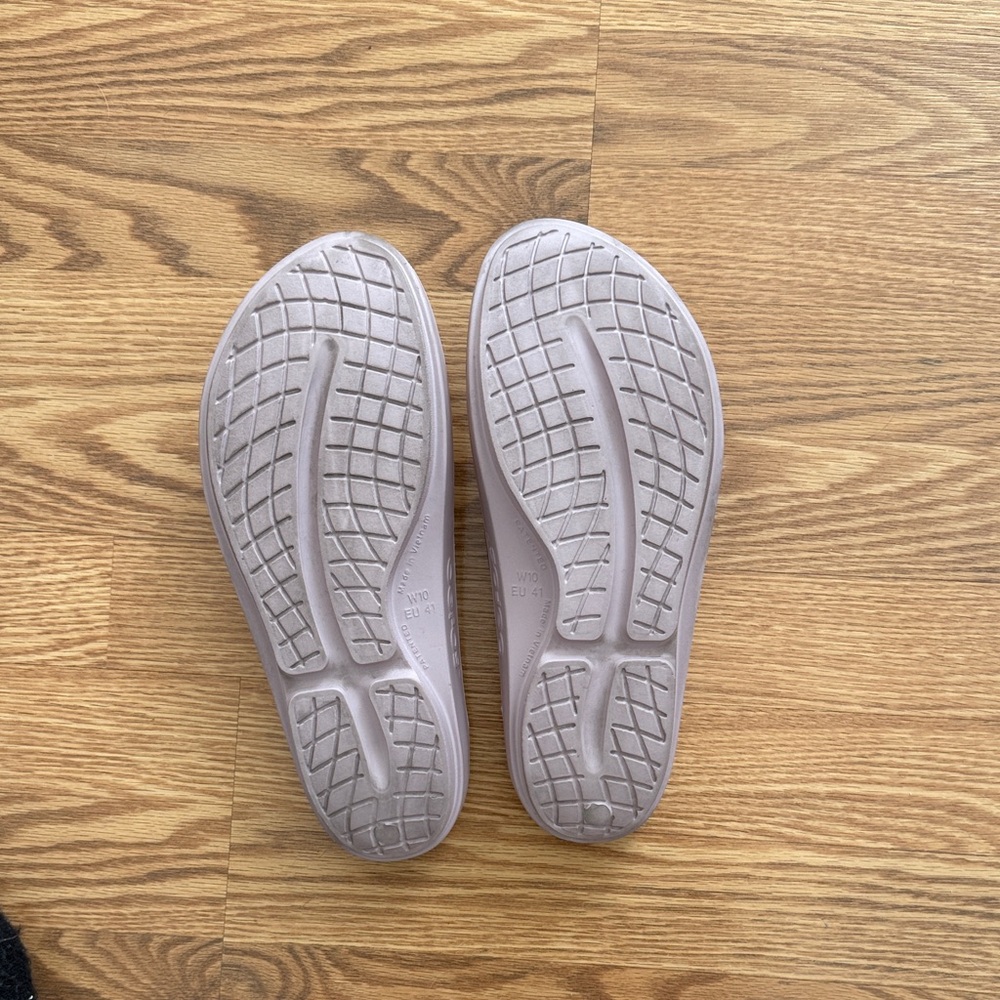 OOFOS Women's Light Purple Sandals - Picture 2 of 4